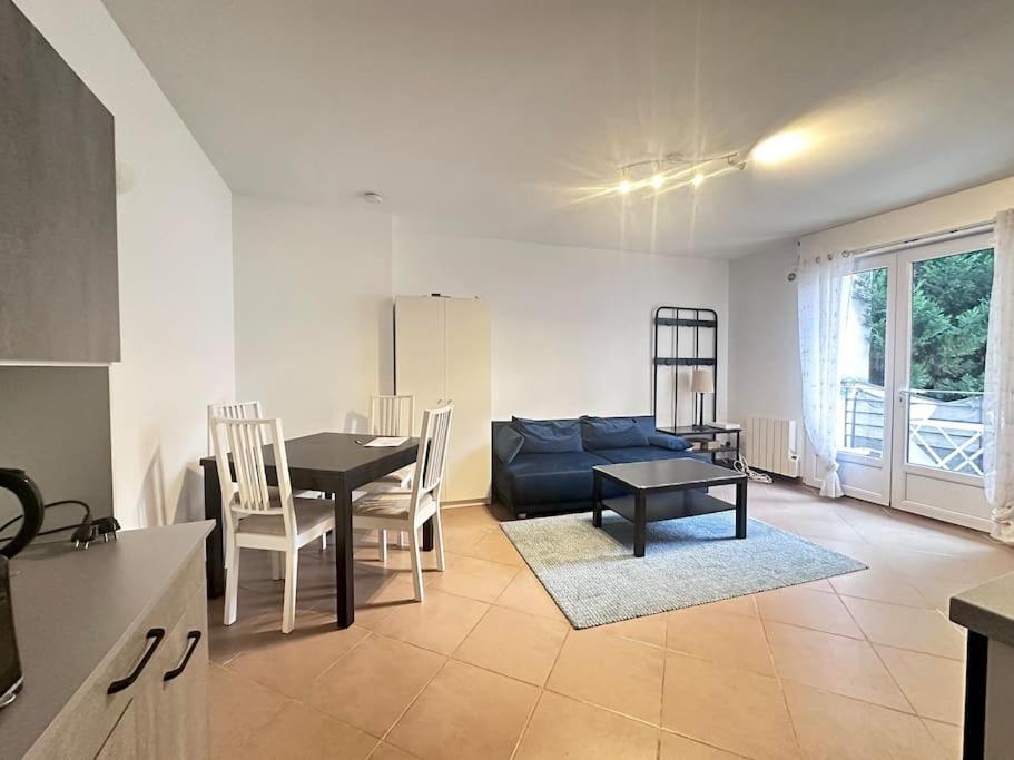 Appartement F3, 2 Chambres Ivry-sur-Seine Dış mekan fotoğraf
